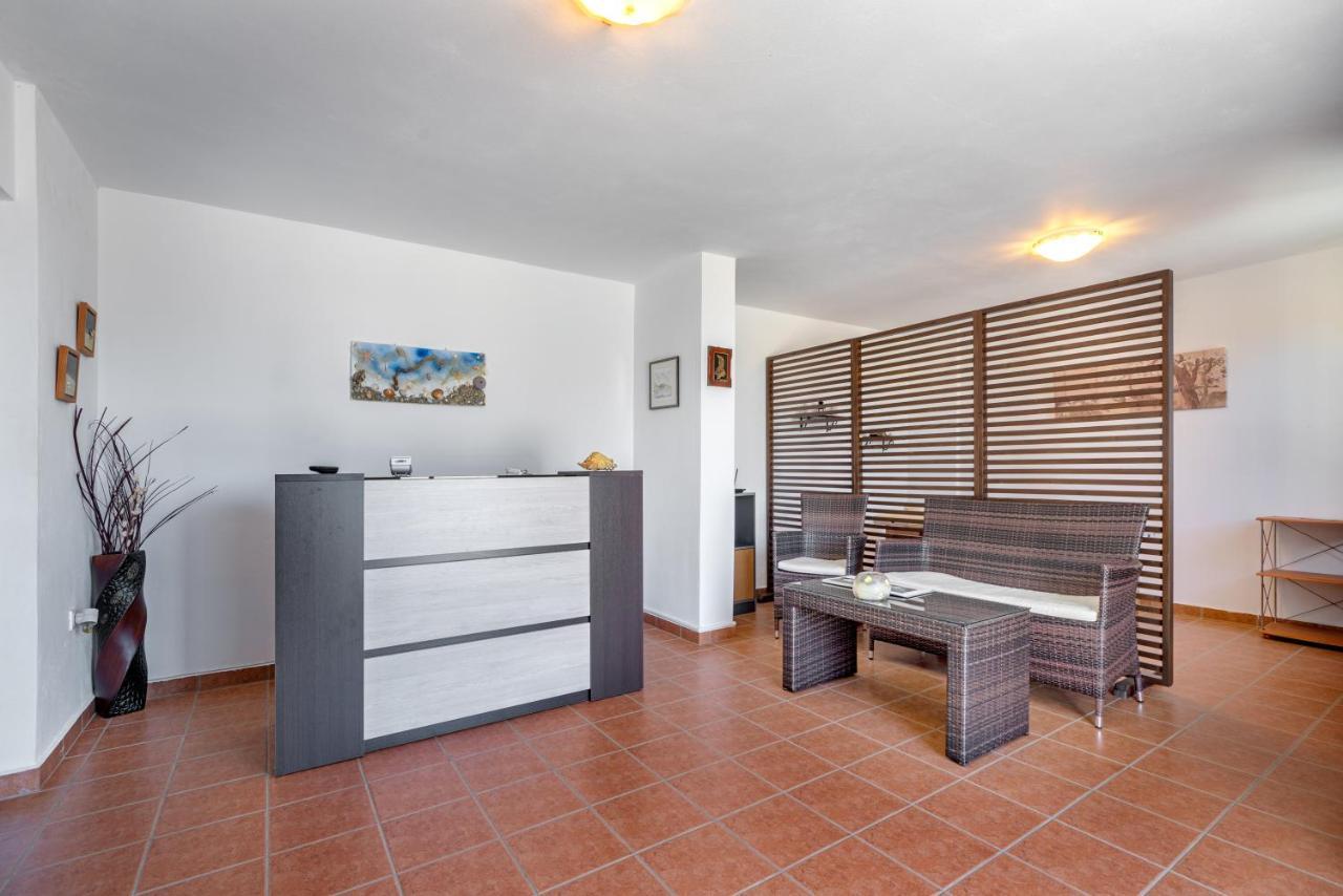 Reggina'S Apartments Finikas  Buitenkant foto